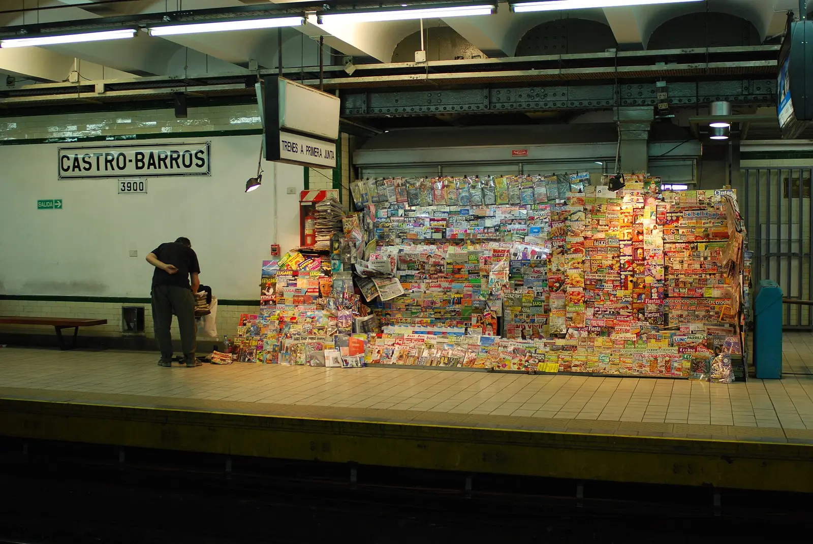 Kiosco de diarios en una estación del subte de Buenos Aires